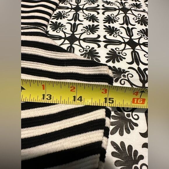 Olsenboye - Womeb’s black / white textured stripe dress - Picture 6 of 11